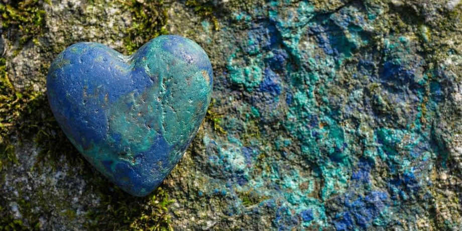  صورة تحتوي على قلب